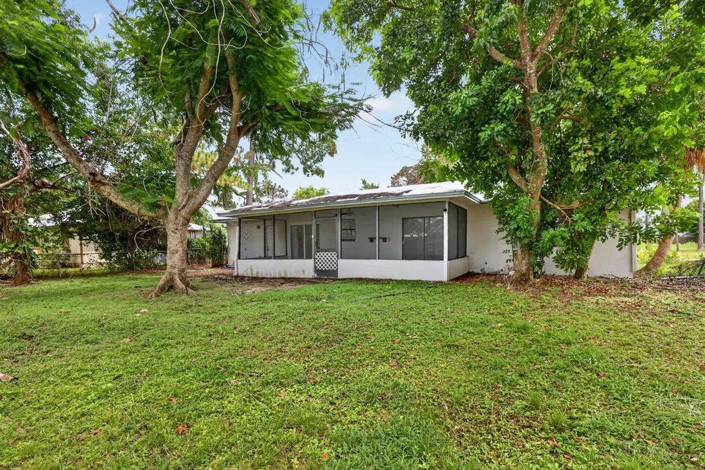 941 SE Atlantus Avenue Port St Lucie FL 34983