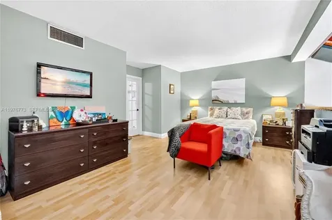 1490 Laguna Lane Pembroke Pines FL 33026