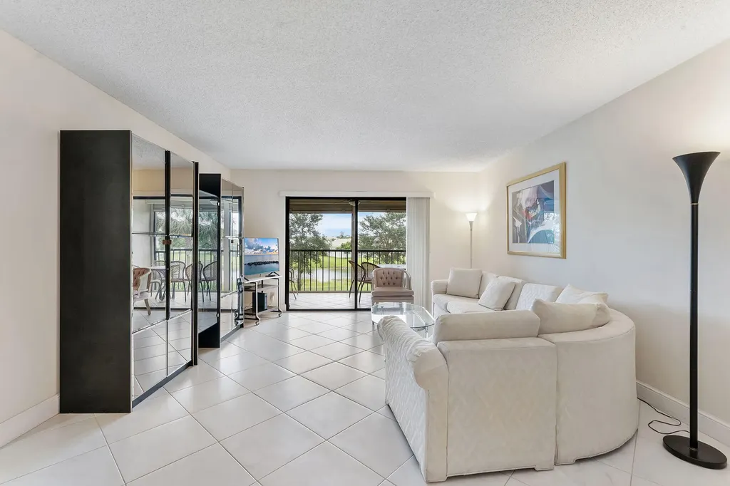7260 Kinghurst Drive Delray Beach FL 33446