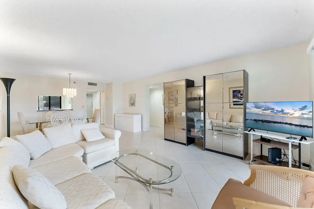 7260 Kinghurst Drive Delray Beach FL 33446