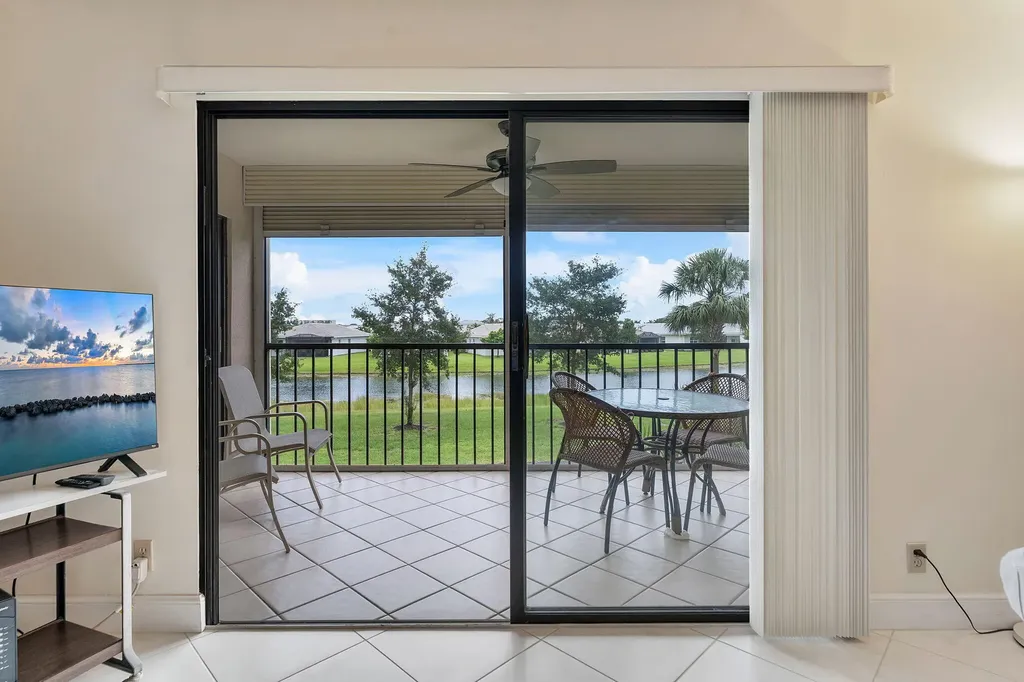 7260 Kinghurst Drive Delray Beach FL 33446