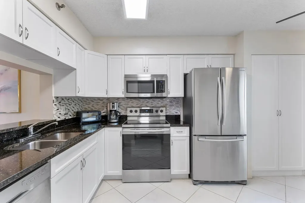 7260 Kinghurst Drive Delray Beach FL 33446