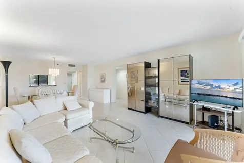 7260 Kinghurst Drive Delray Beach FL 33446