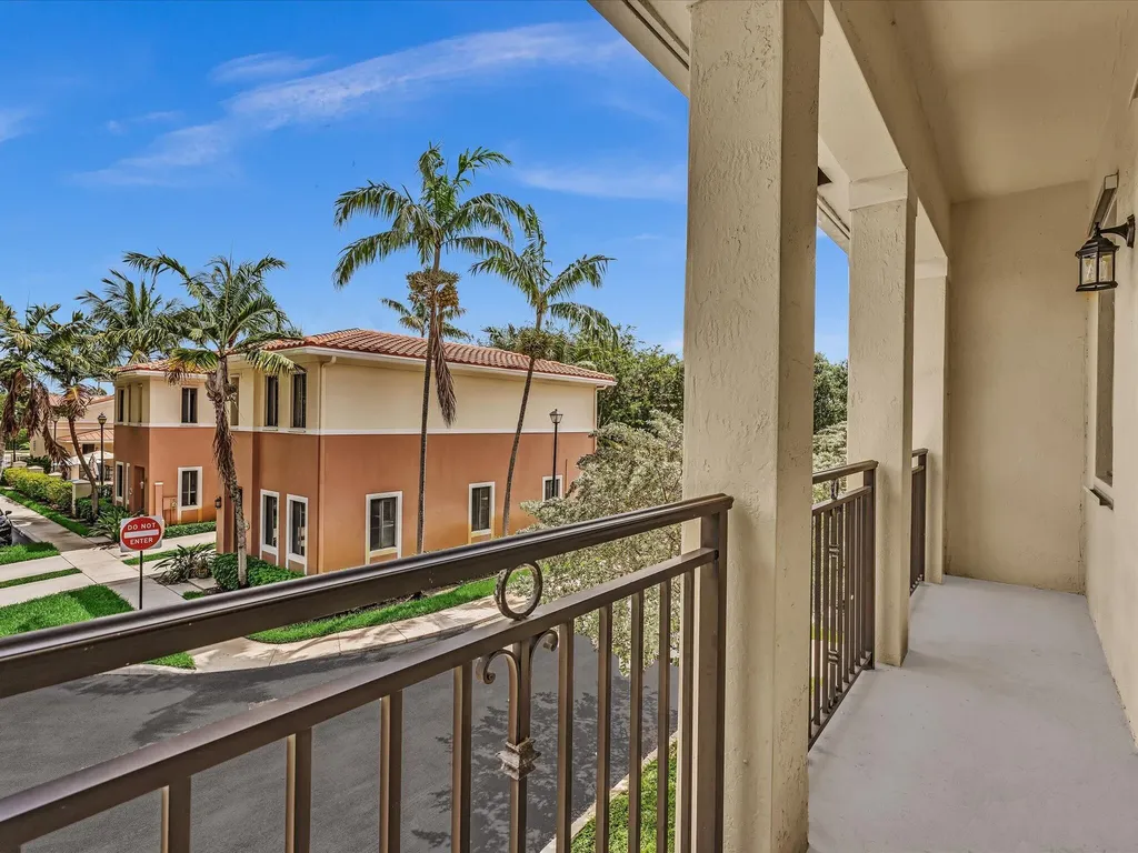 2414 Venetian Way Boynton Beach FL 33426