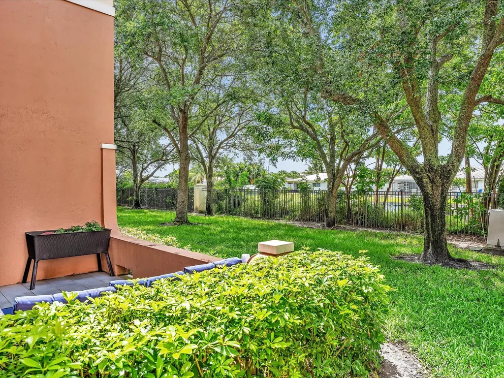 2414 Venetian Way Boynton Beach FL 33426
