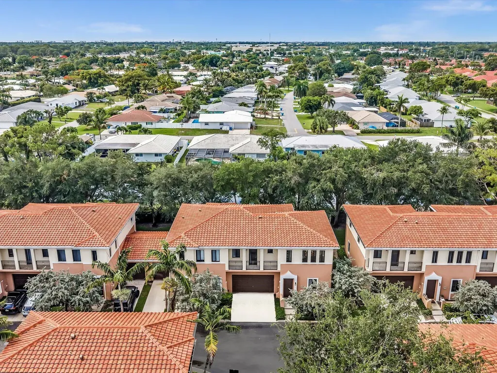 2414 Venetian Way Boynton Beach FL 33426