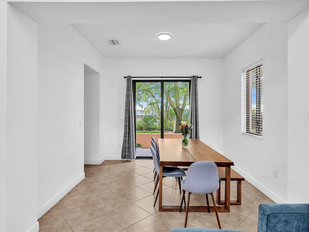 2414 Venetian Way Boynton Beach FL 33426