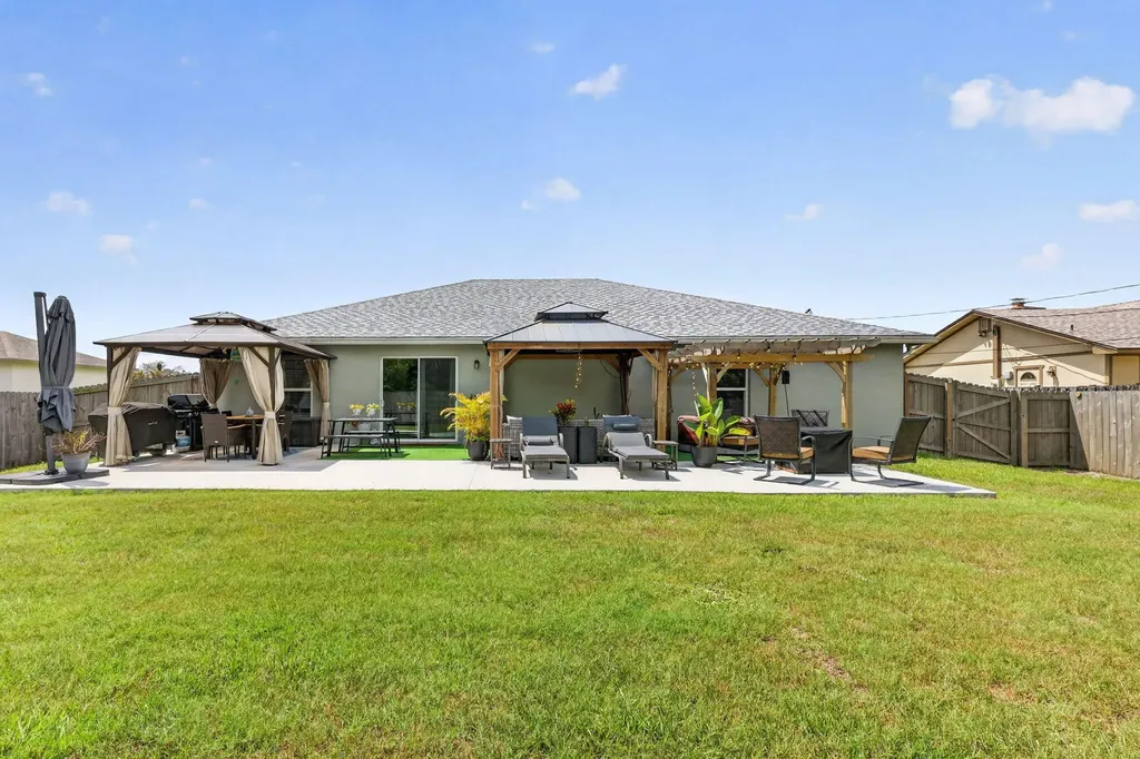 473 SE Streamlet Avenue Port St Lucie FL 34983