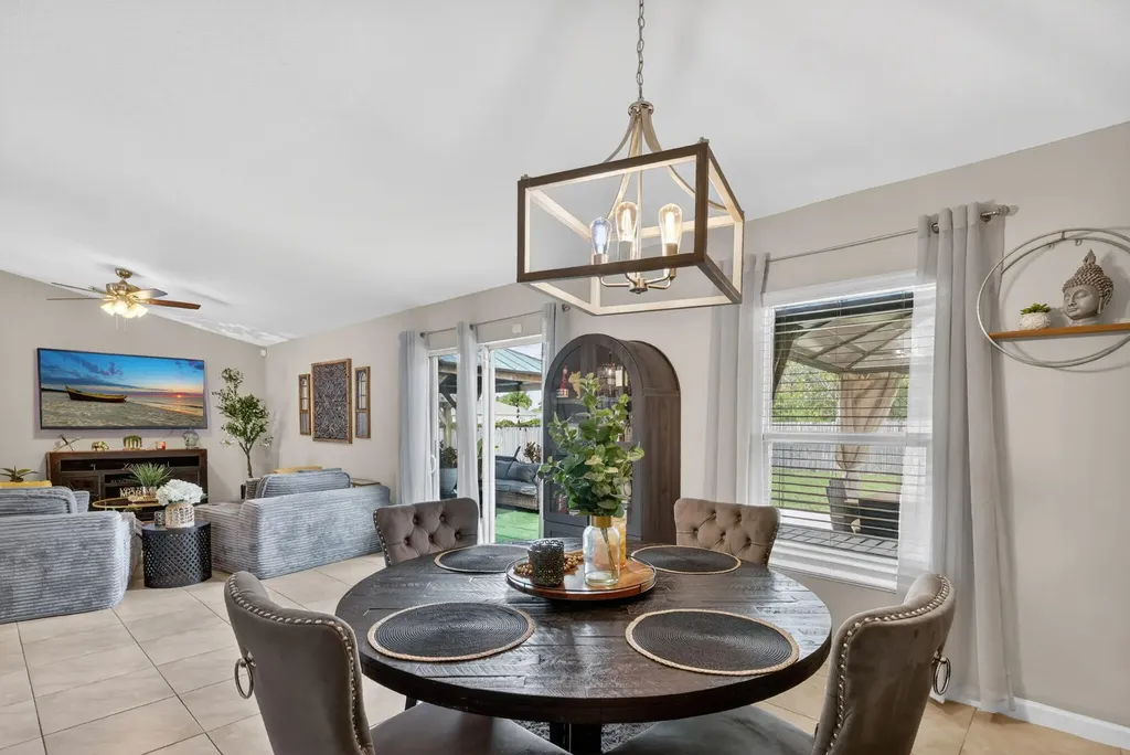 473 SE Streamlet Avenue Port St Lucie FL 34983