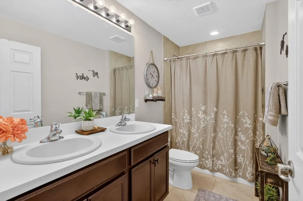 473 SE Streamlet Avenue Port St Lucie FL 34983