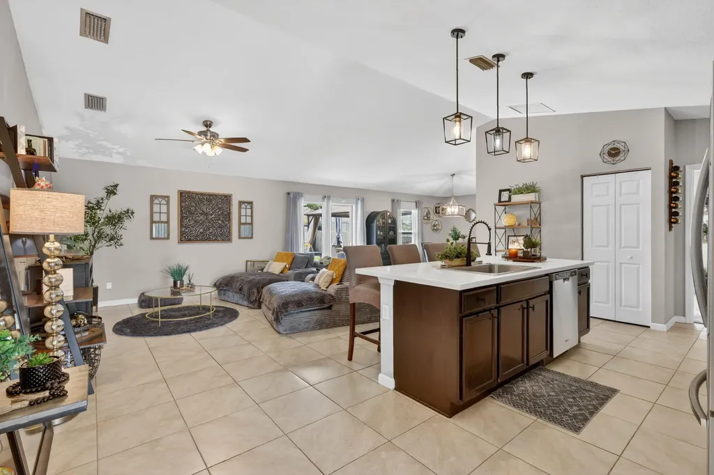 473 SE Streamlet Avenue Port St Lucie FL 34983