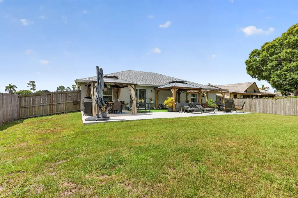 473 SE Streamlet Avenue Port St Lucie FL 34983