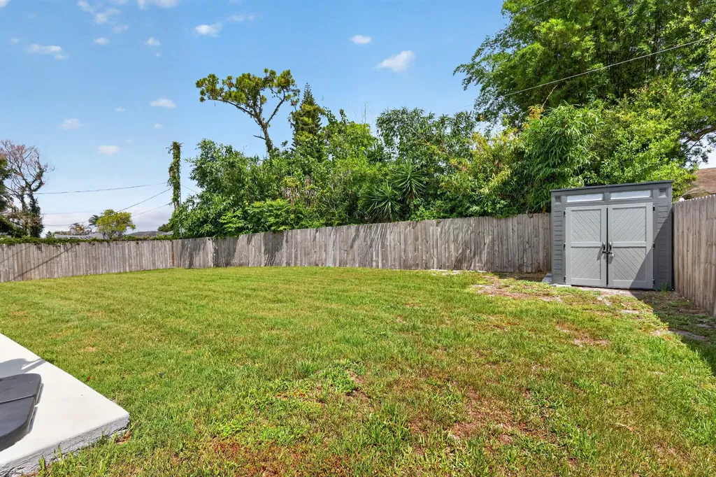 473 SE Streamlet Avenue Port St Lucie FL 34983