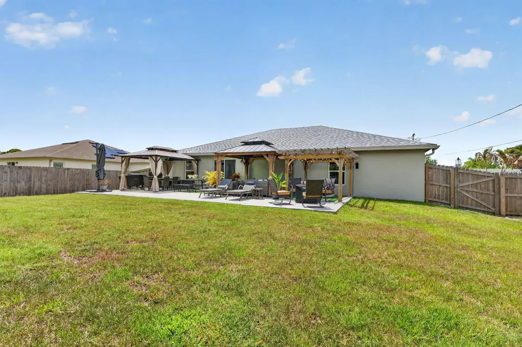 473 SE Streamlet Avenue Port St Lucie FL 34983
