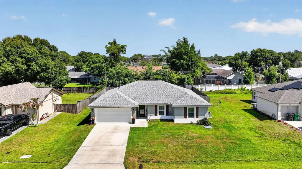 473 SE Streamlet Avenue Port St Lucie FL 34983