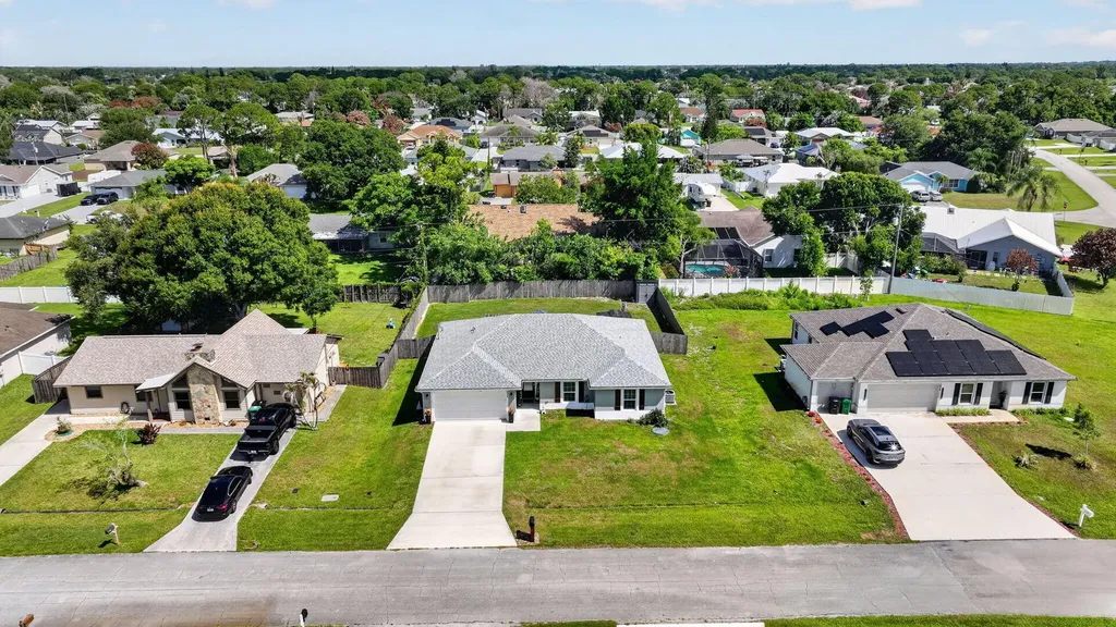 473 SE Streamlet Avenue Port St Lucie FL 34983