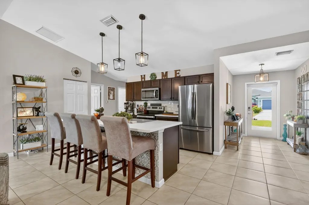 473 SE Streamlet Avenue Port St Lucie FL 34983