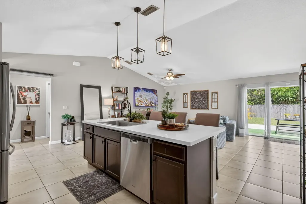 473 SE Streamlet Avenue Port St Lucie FL 34983