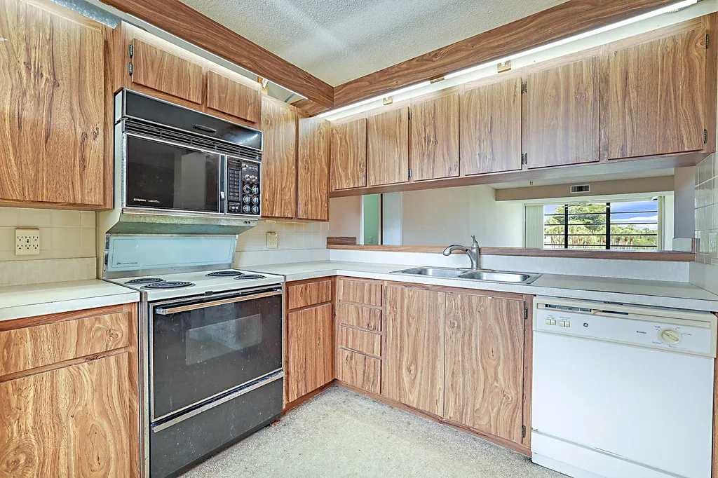 3526 Whitehall Drive West Palm Beach FL 33401
