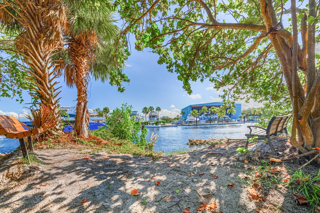 1717 SW 12th Court Fort Lauderdale FL 33312