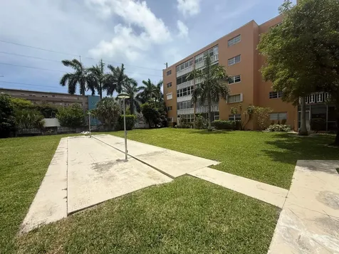 219 NE 14th Avenue Hallandale Beach FL 33009