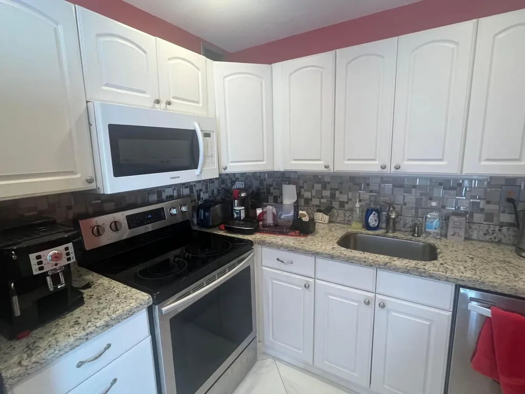 526 Normandy Lane Delray Beach FL 33484