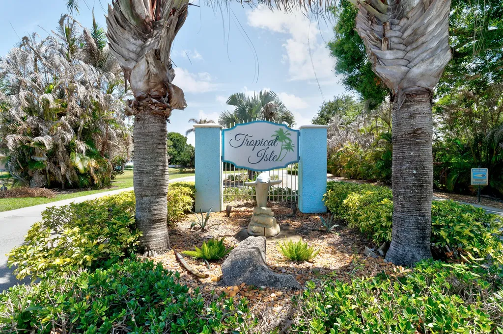 6385 Tropical Way Vero Beach FL 32967