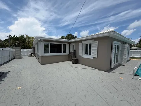 204 S Seacrest Circle Delray Beach FL 33444