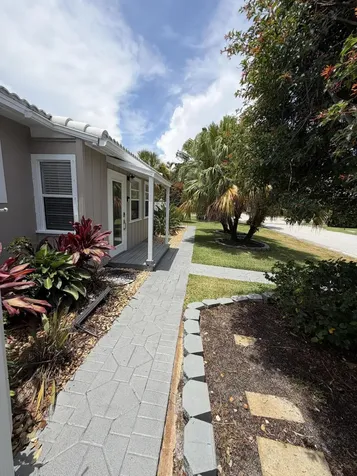 204 S Seacrest Circle Delray Beach FL 33444