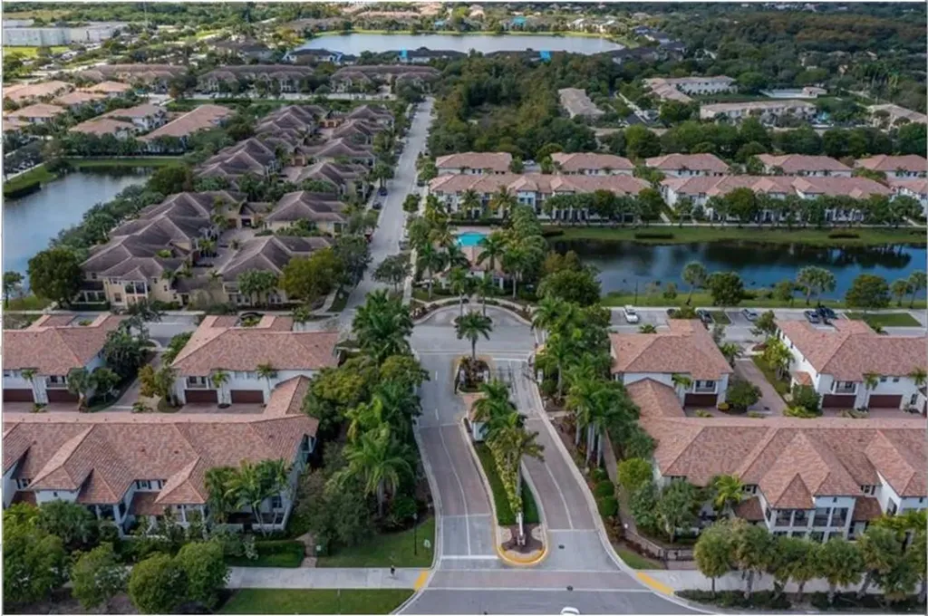 4658 Monarch Way Coconut Creek FL 33073