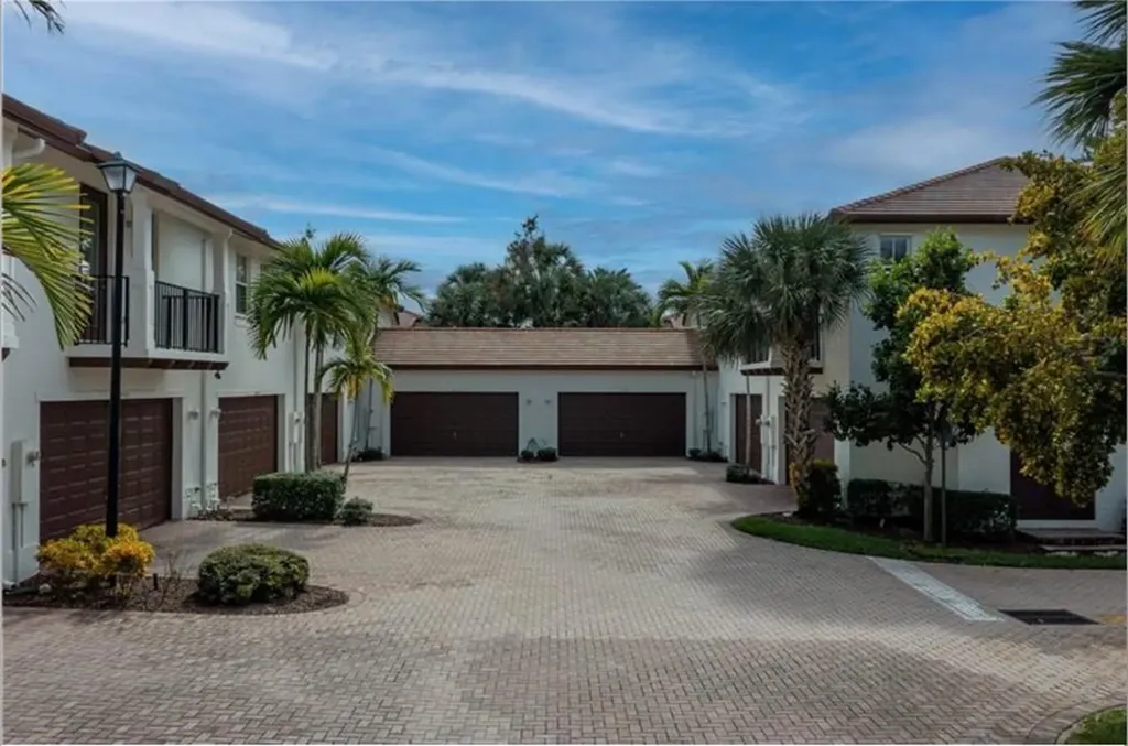 4658 Monarch Way Coconut Creek FL 33073