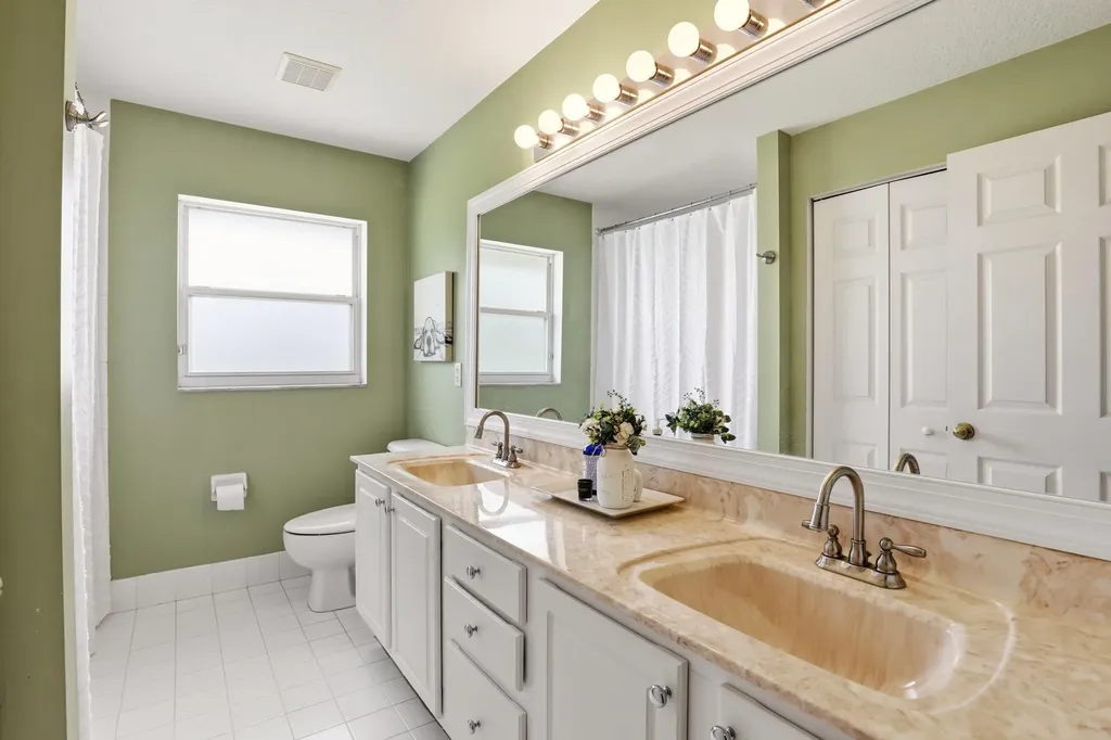 16431 N 77th Trail N Palm Beach Gardens FL 33418