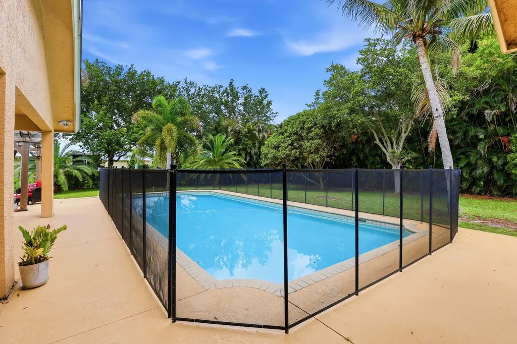 16431 N 77th Trail N Palm Beach Gardens FL 33418