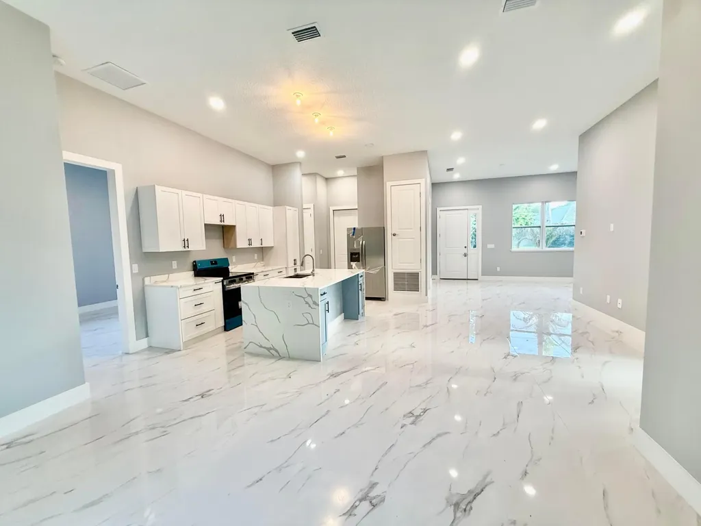 675 NE Moss Rose Place Port St Lucie FL 34983