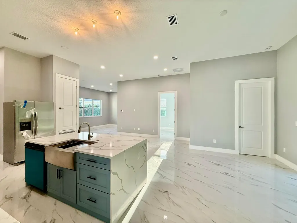 675 NE Moss Rose Place Port St Lucie FL 34983