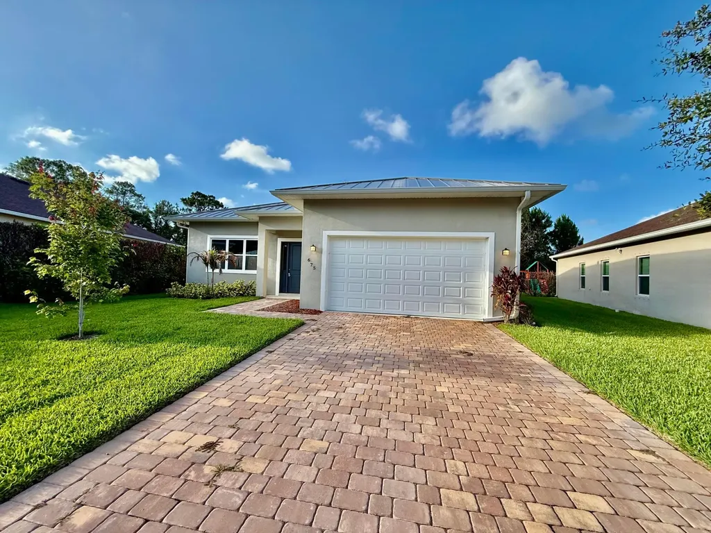 675 NE Moss Rose Place Port St Lucie FL 34983