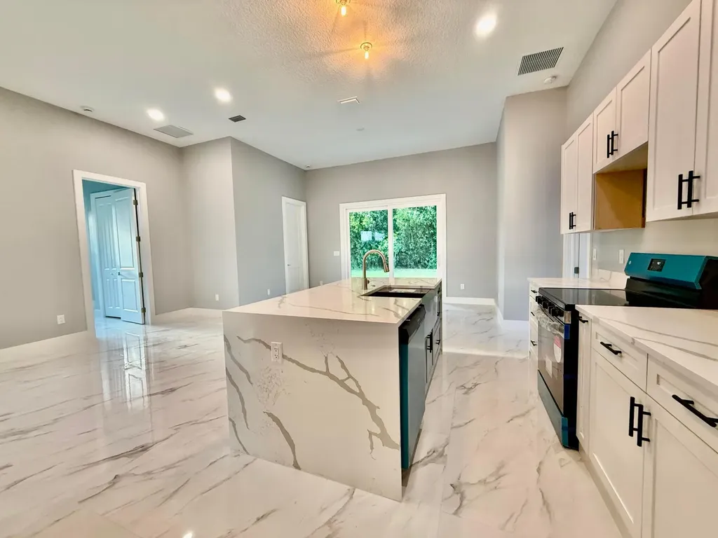 675 NE Moss Rose Place Port St Lucie FL 34983