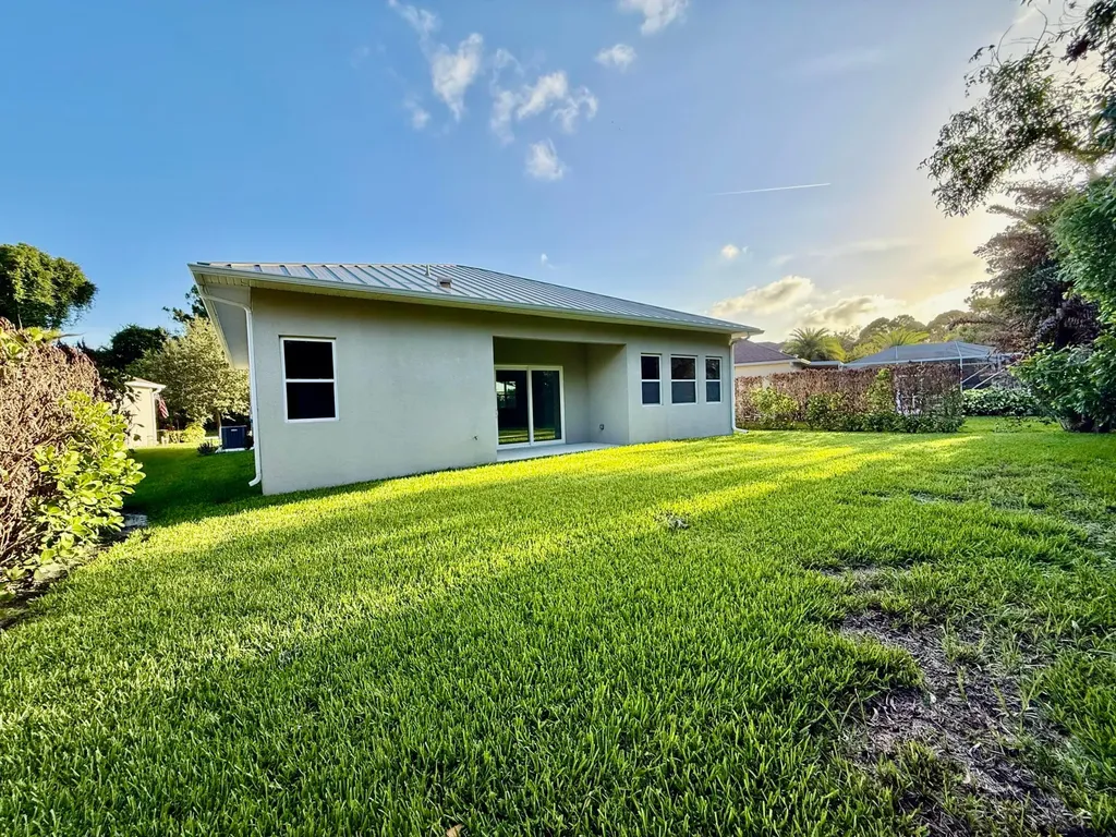 675 NE Moss Rose Place Port St Lucie FL 34983
