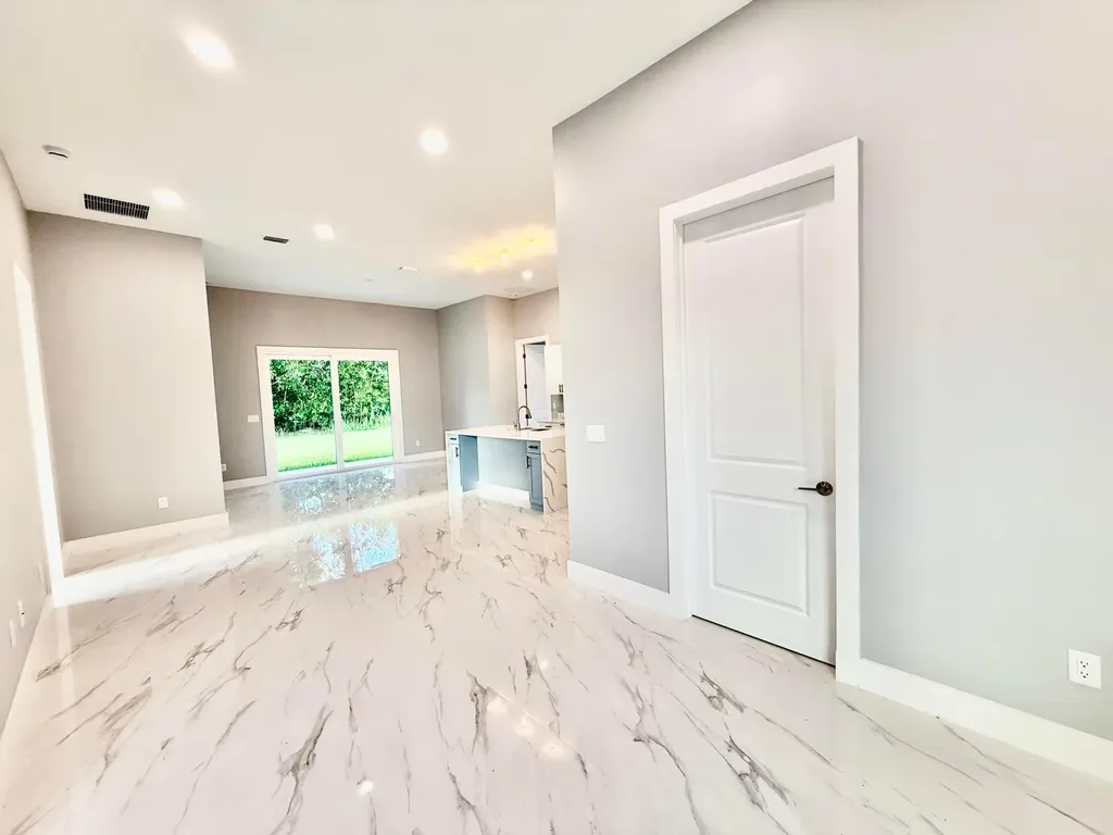 675 NE Moss Rose Place Port St Lucie FL 34983