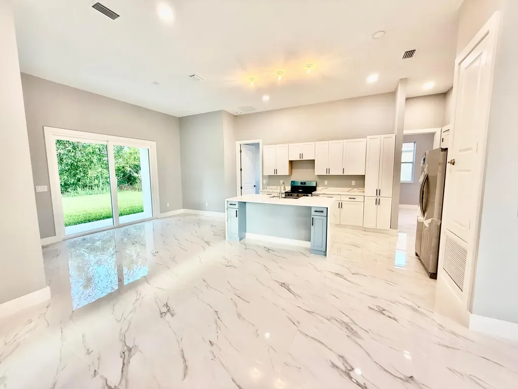 675 NE Moss Rose Place Port St Lucie FL 34983