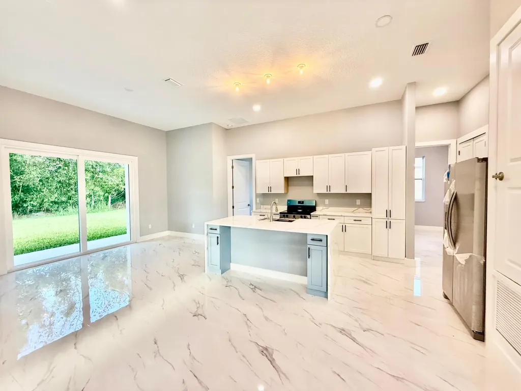 675 NE Moss Rose Place Port St Lucie FL 34983