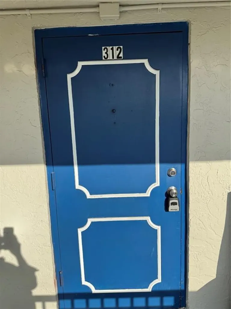 2960 Riverside Drive Coral Springs FL 33065