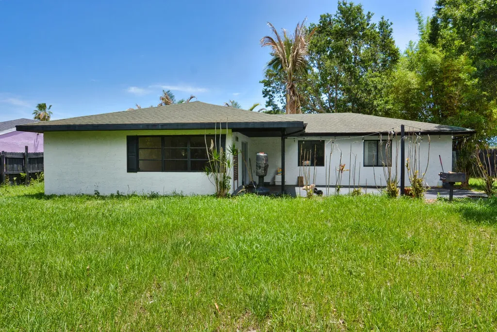 2117 SE East Dunbrooke Circle Port St Lucie FL 34952
