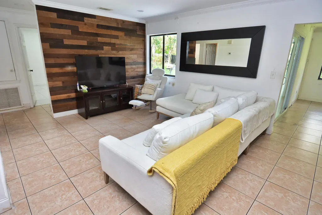 2117 SE East Dunbrooke Circle Port St Lucie FL 34952
