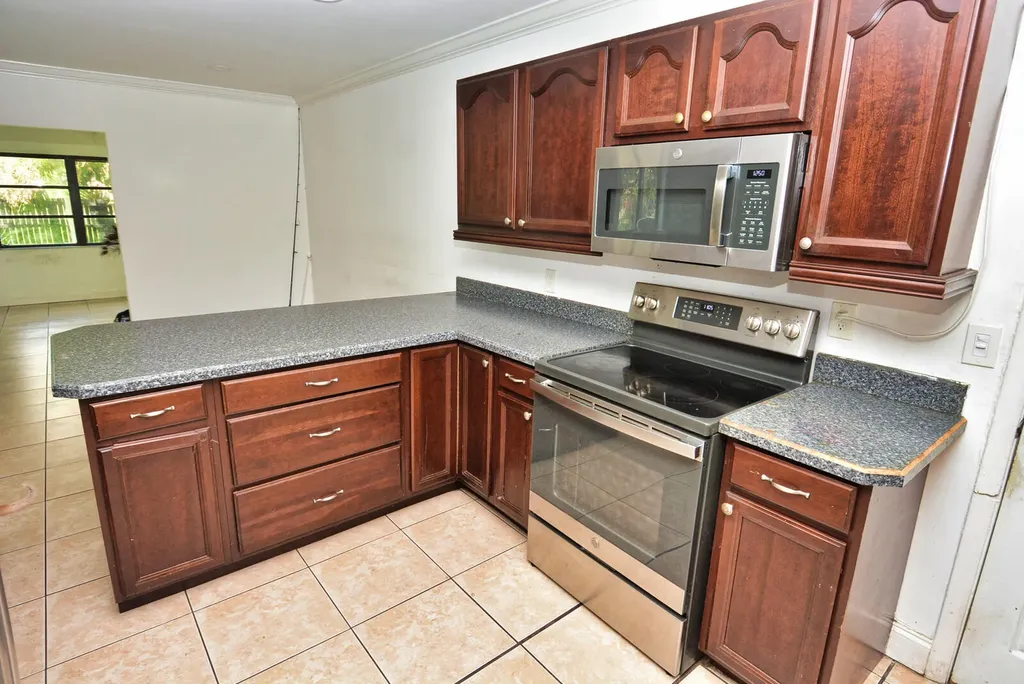 2117 SE East Dunbrooke Circle Port St Lucie FL 34952