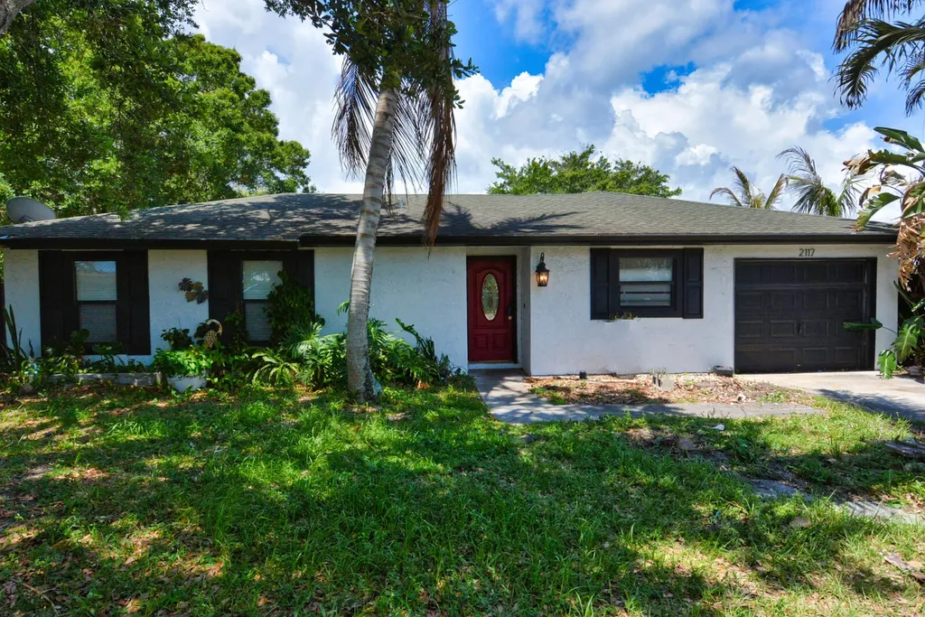 2117 SE East Dunbrooke Circle Port St Lucie FL 34952