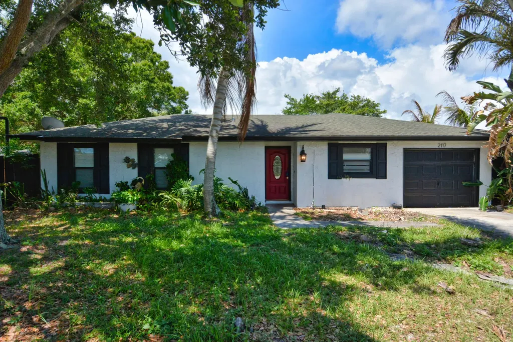 2117 SE East Dunbrooke Circle Port St Lucie FL 34952