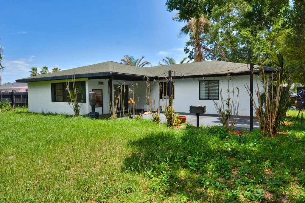 2117 SE East Dunbrooke Circle Port St Lucie FL 34952
