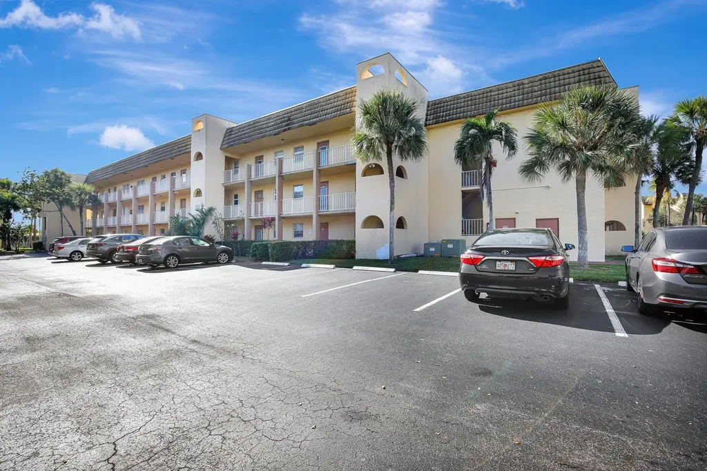 8225 Sunrise Lakes Drive N Sunrise FL 33322