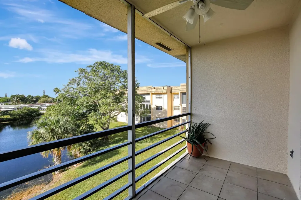 8225 Sunrise Lakes Drive N Sunrise FL 33322